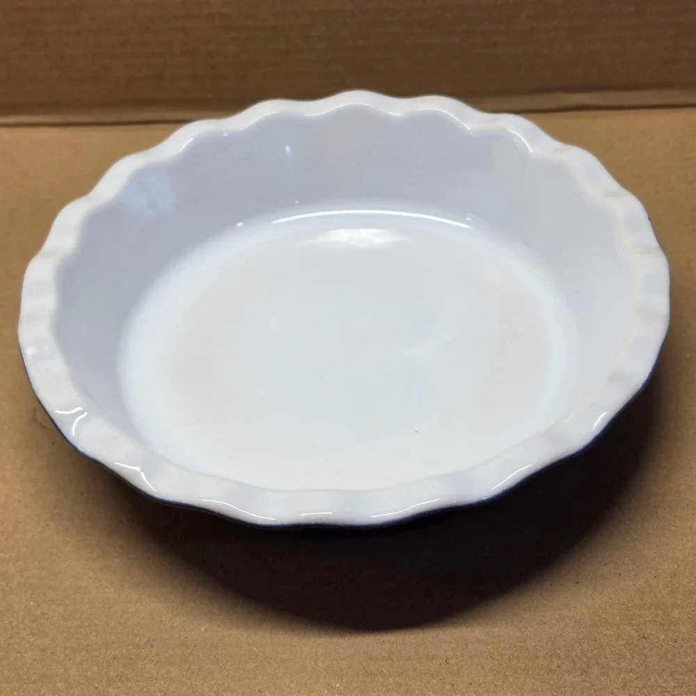 Emile Henry Pie Dish Unisex 9in Blue Good Scalloped Ruffled Ceramic Baker 31-26